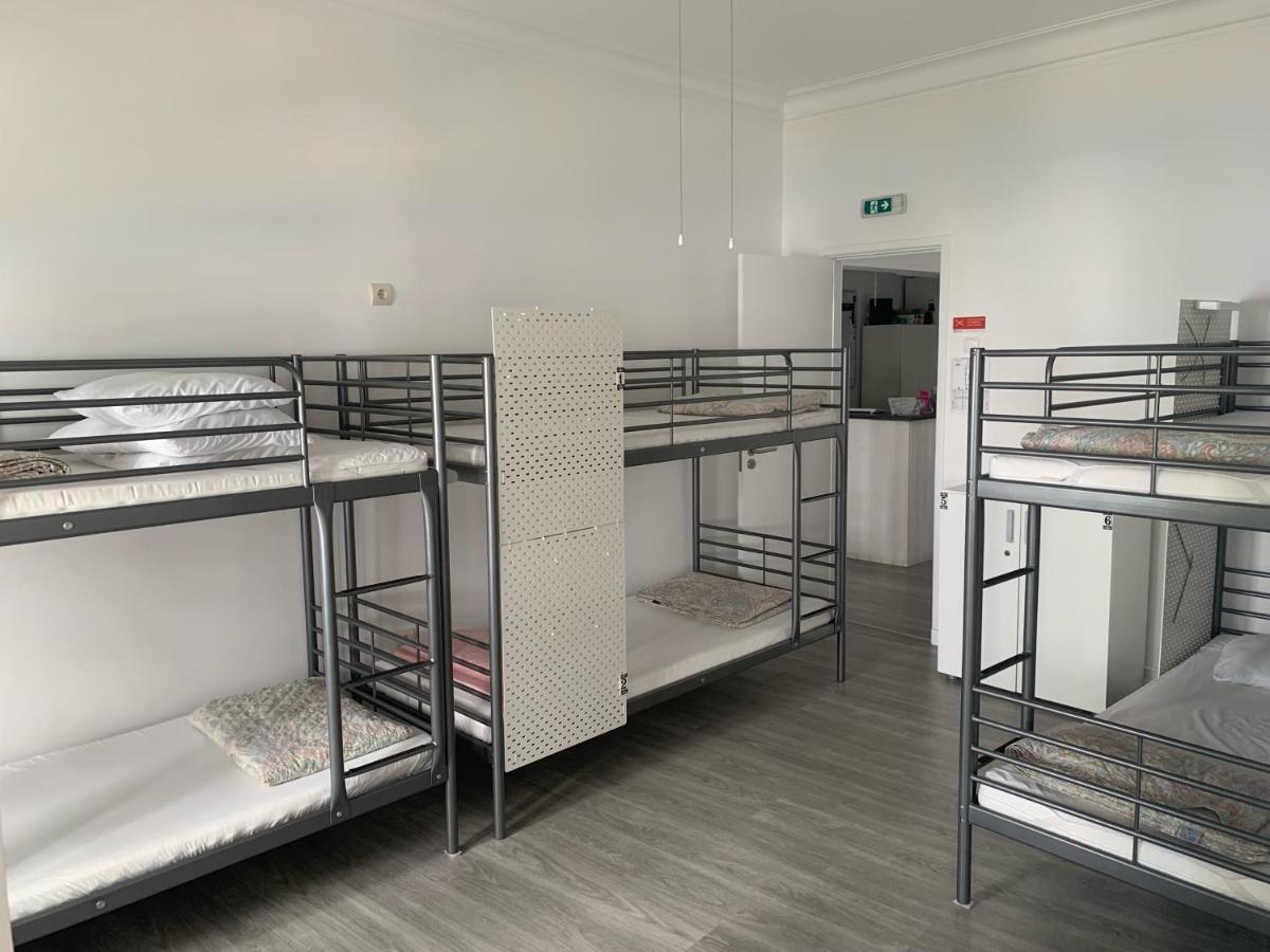 Bed 6-Bed Female Dormitory Room,1184183296:JPEG
